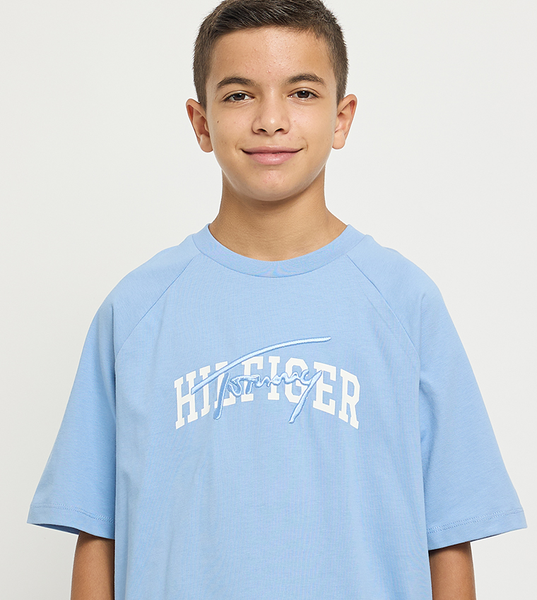 تيشيرت بشعار وياقة مستديرة 