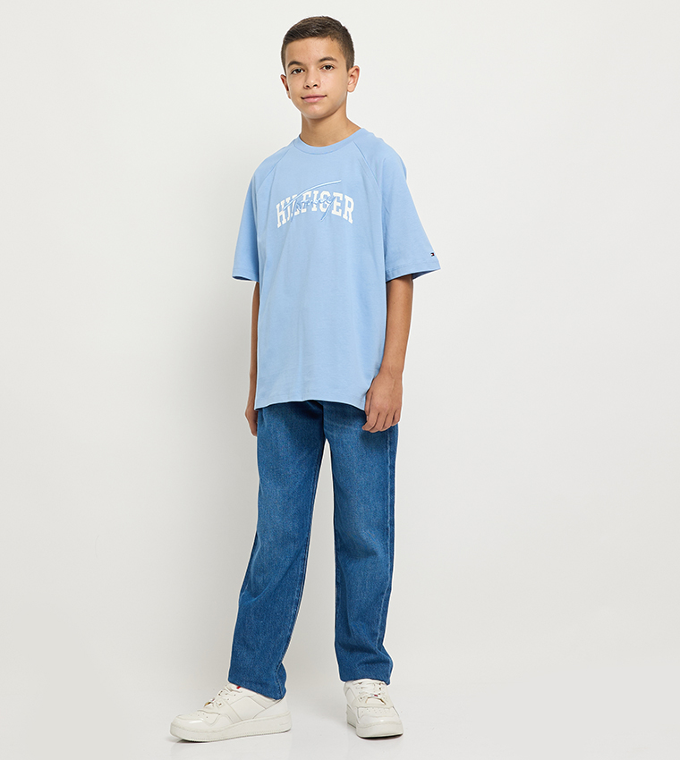 تيشيرت بشعار وياقة مستديرة 