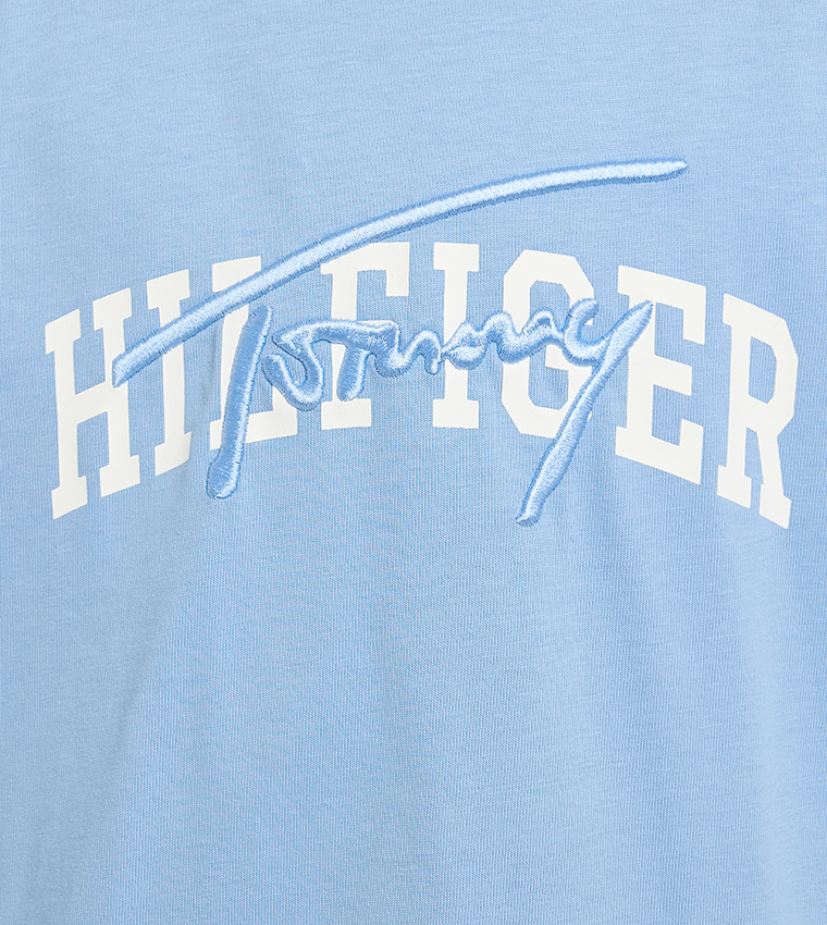 تيشيرت بشعار وياقة مستديرة 