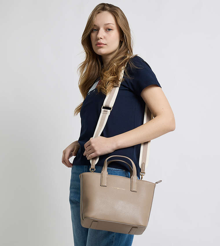 شنطة توت بشعار