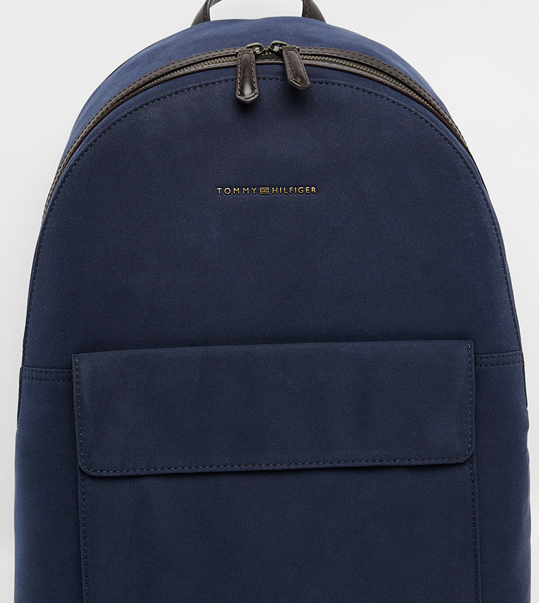 شنطة ظهر بشعار