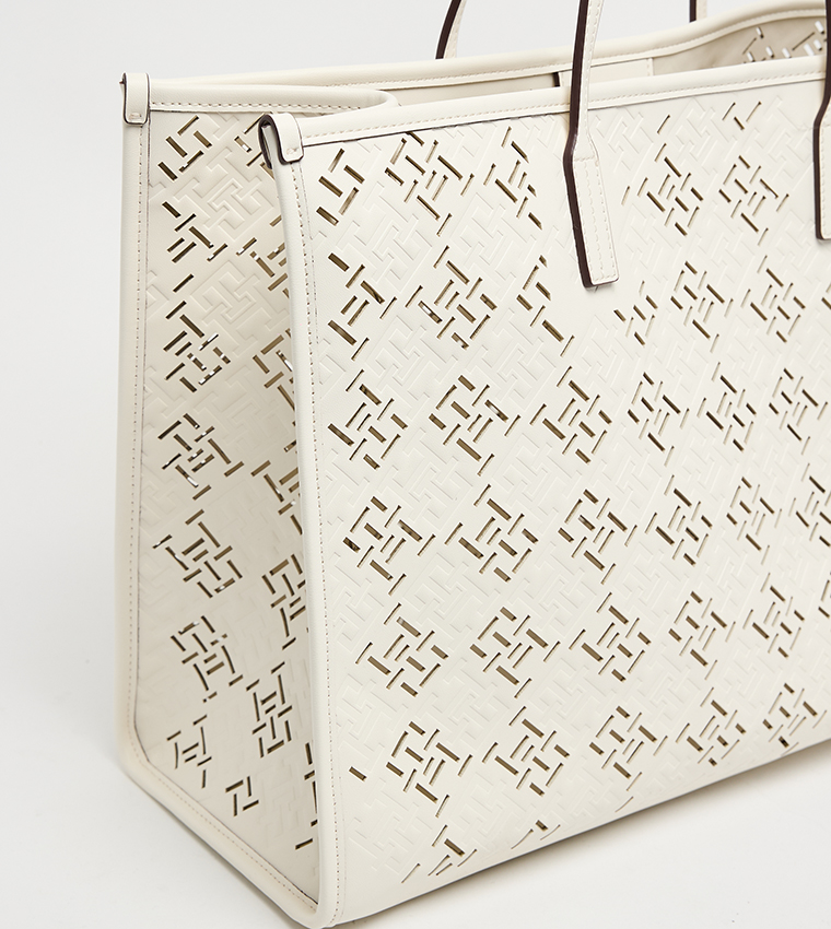 شنطة توت بشعار 