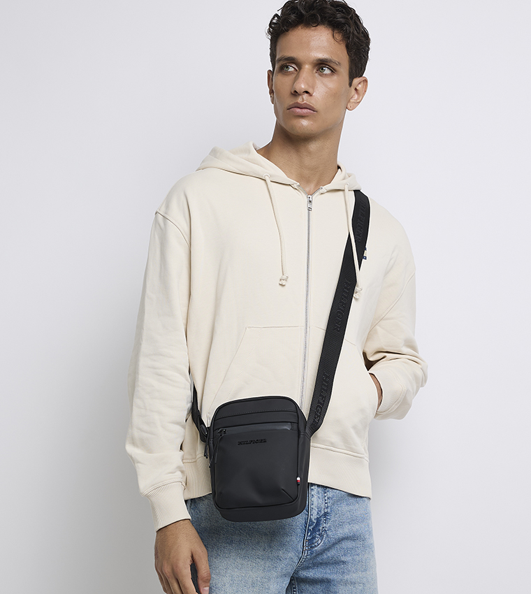 حقيبة كتف بطبعة 