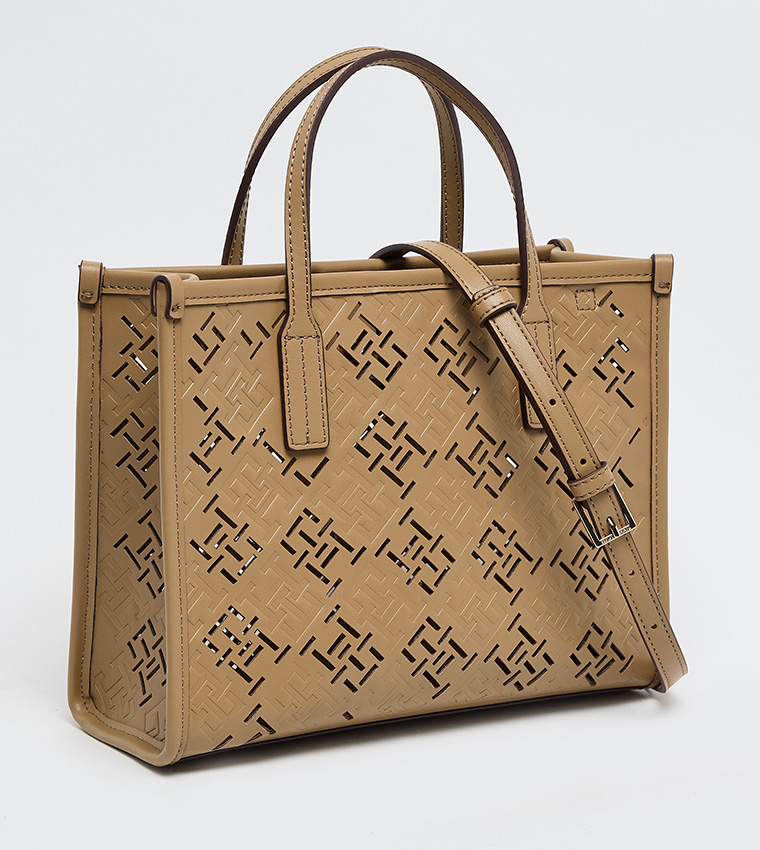 شنطة توت بشعار 