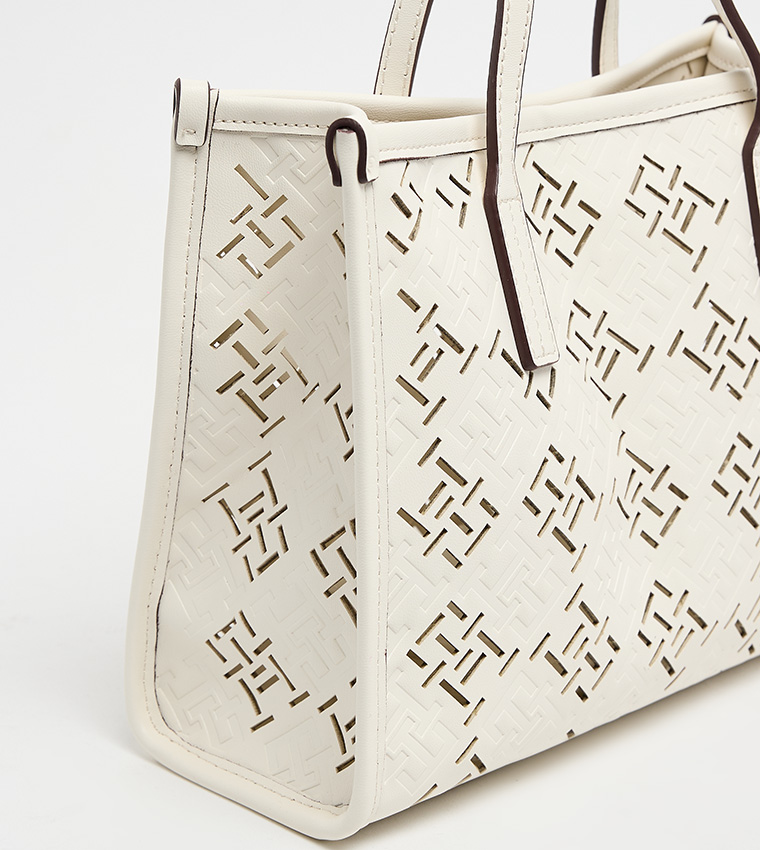 شنطة توت بشعار 