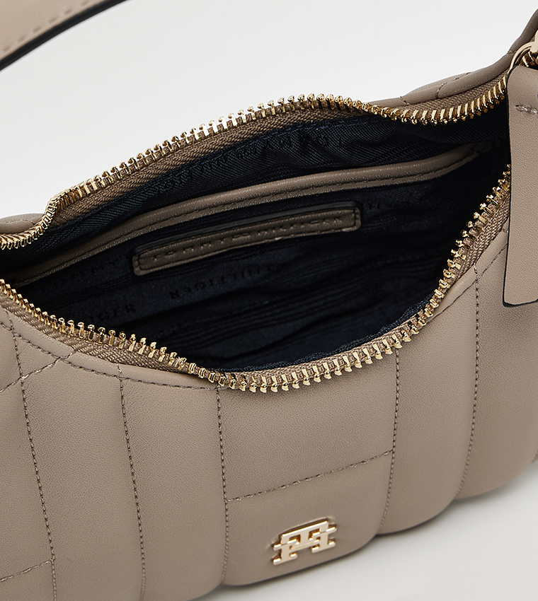 شنطة كتف واسعة مبطنة 