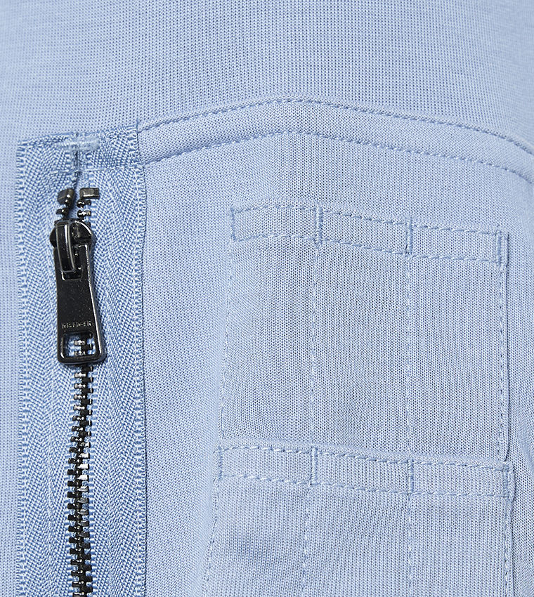 جاكيت بومبر بياقة واقفة وجيوب