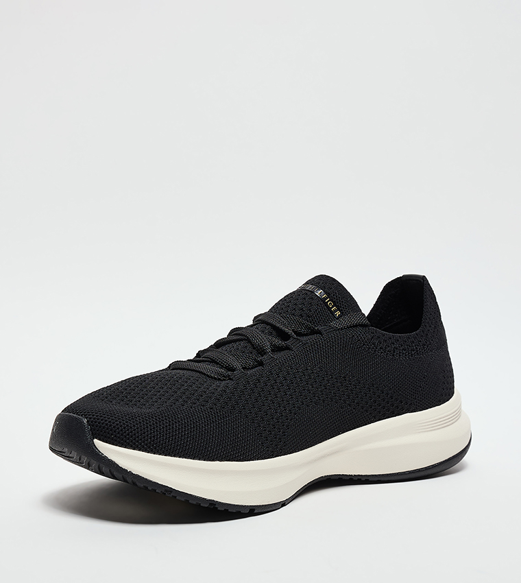 حذاء جري منسوج