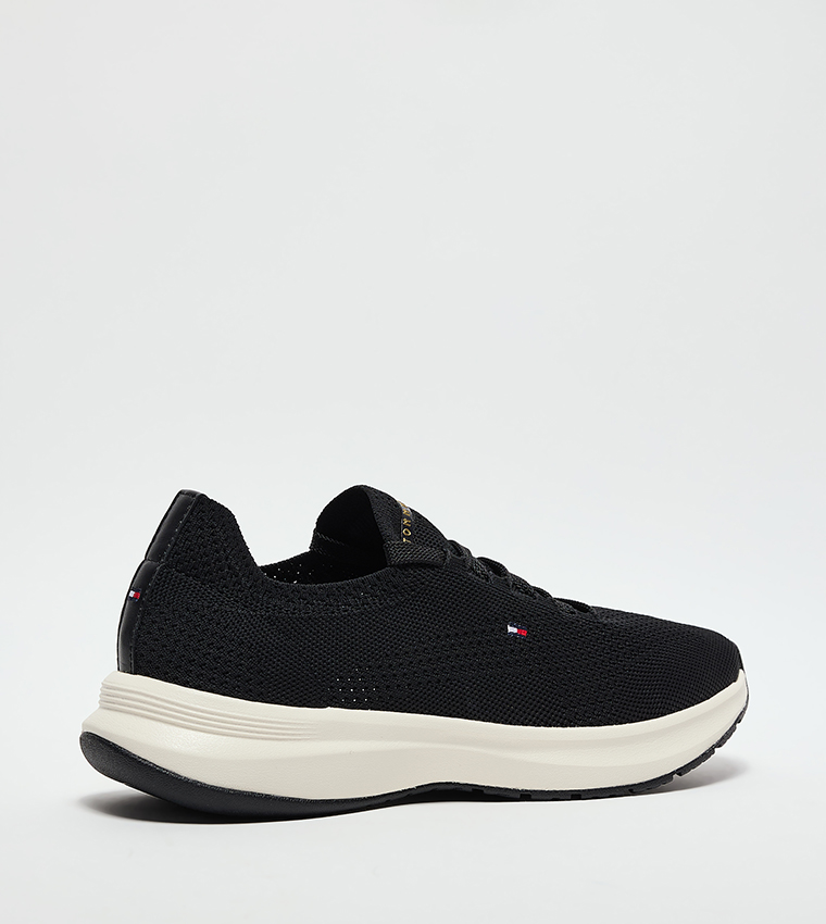 حذاء جري منسوج