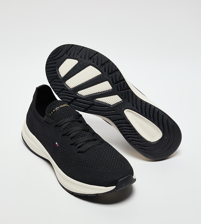 حذاء جري منسوج