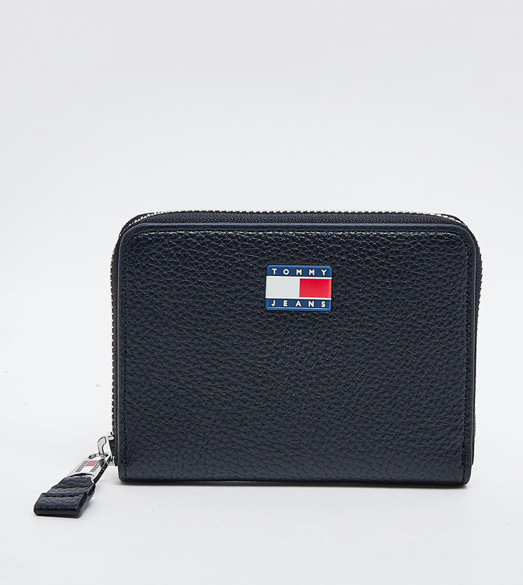 Logo Badge Must Wallet