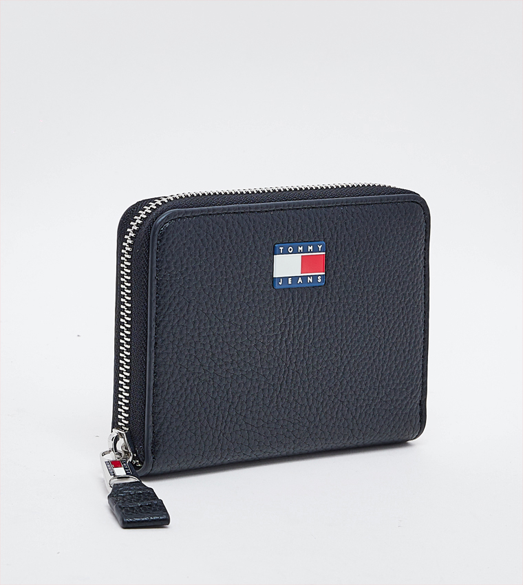 Logo Badge Must Wallet
