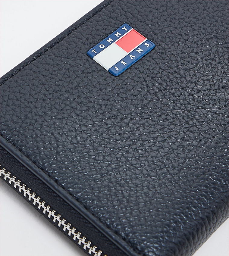 Logo Badge Must Wallet