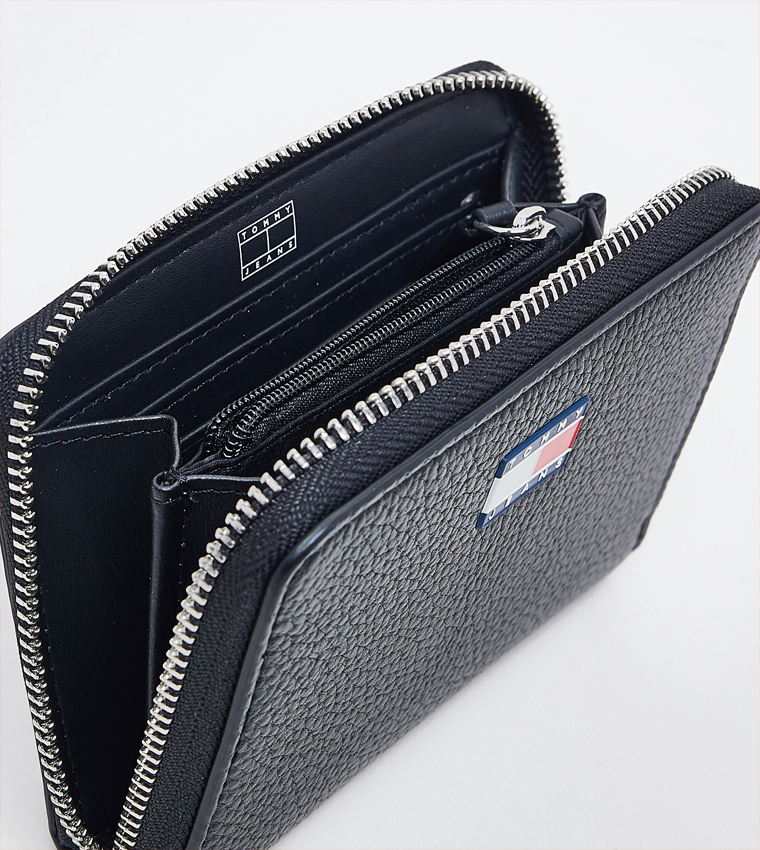Logo Badge Must Wallet