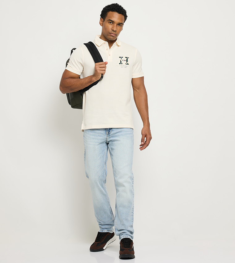 جينز باهت بقصة مستقيمة 