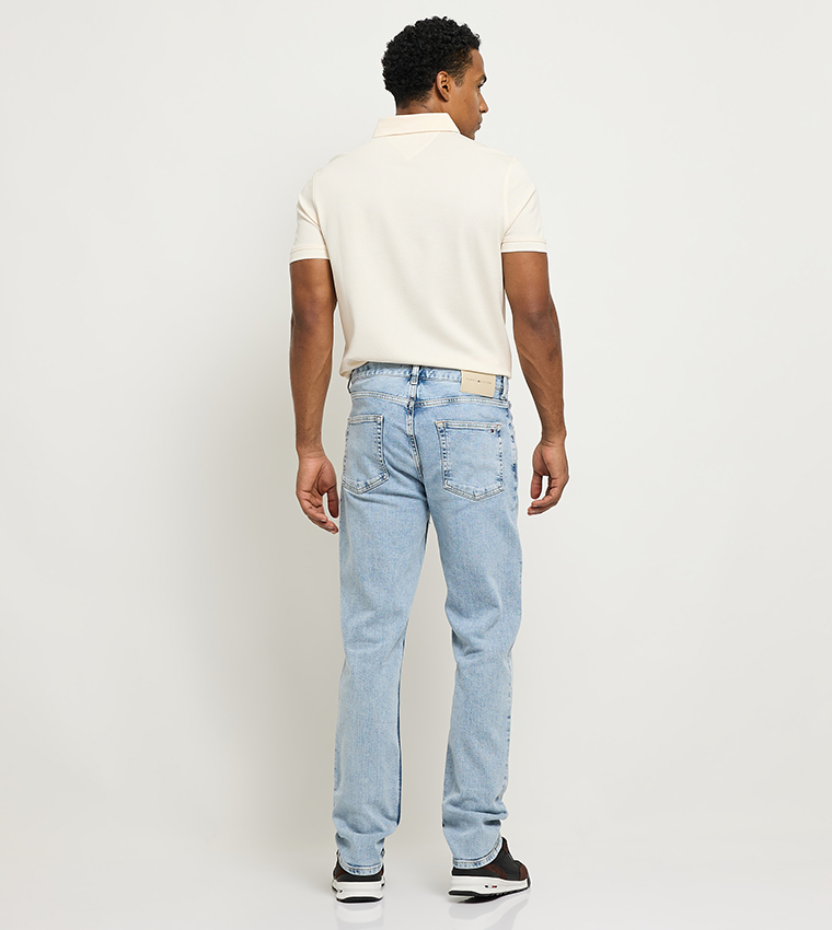 جينز باهت بقصة مستقيمة 