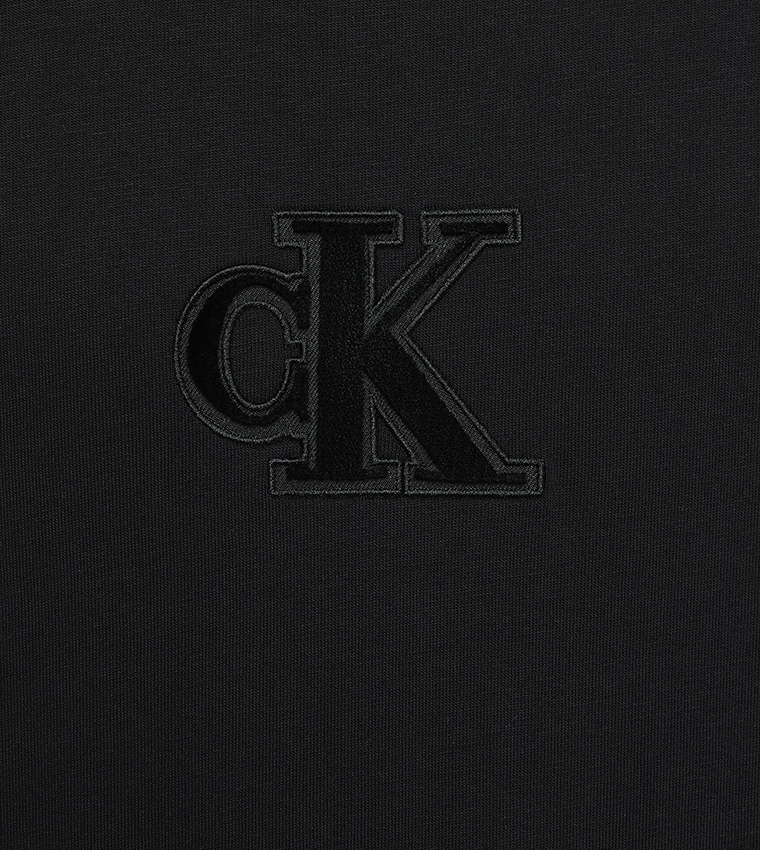 تيشيرت مطرز بشعار وقبة مستديرة 