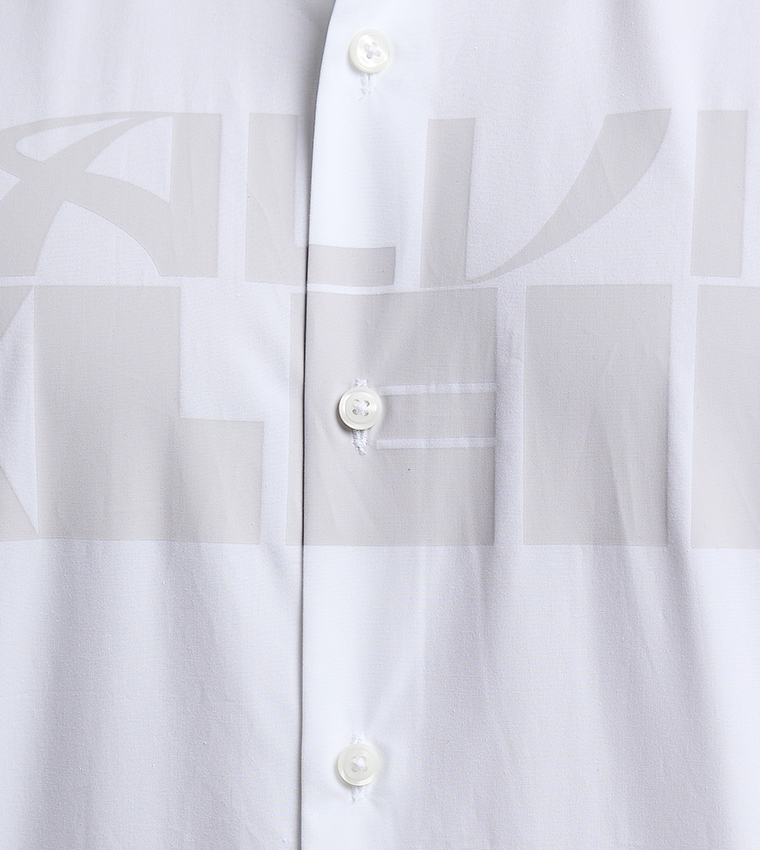 قميص بوبلين بطبعة الشعار 