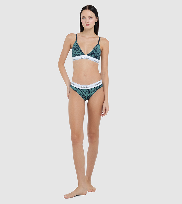 صدرية مثلثة مبطنة خفيفة بطبعة شعار