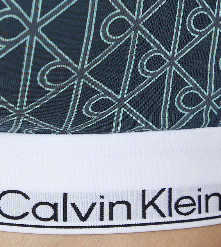 صدرية مثلثة مبطنة خفيفة بطبعة شعار