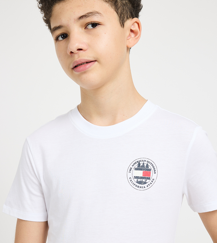 تيشيرت بقبة مستديرة بطبعة شعار