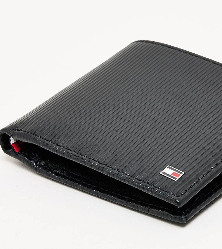 محفظة بطيتين بشعار تومي 