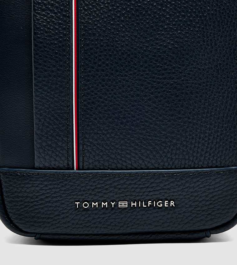 شنطة ريبورتر بشعار وسحاب 