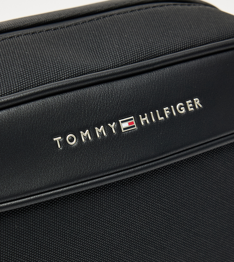 Textured Zippered Washbag