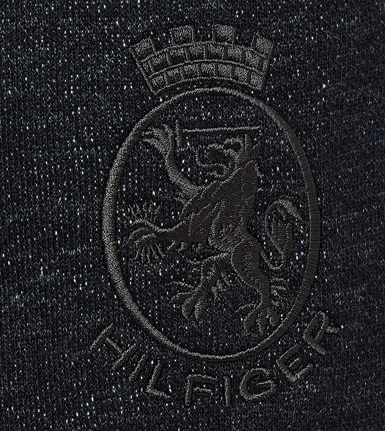 بنطال جوغر بشعار مطرز وخصر مرن