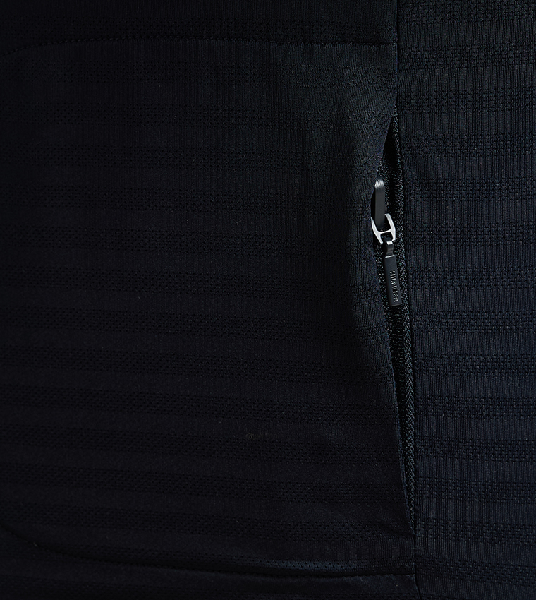 Flag Detail Raglan Sleeves Active T-Shirt