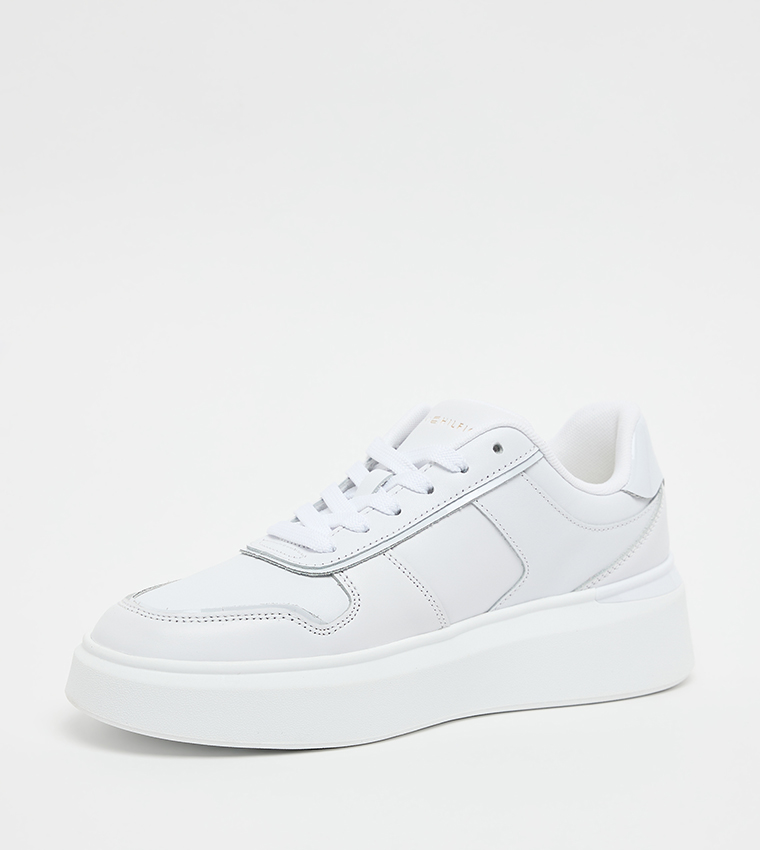 سنيكرز بلاتفورم برقبة قصيرة 