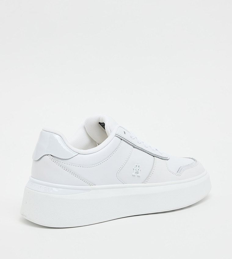 سنيكرز بلاتفورم برقبة قصيرة 