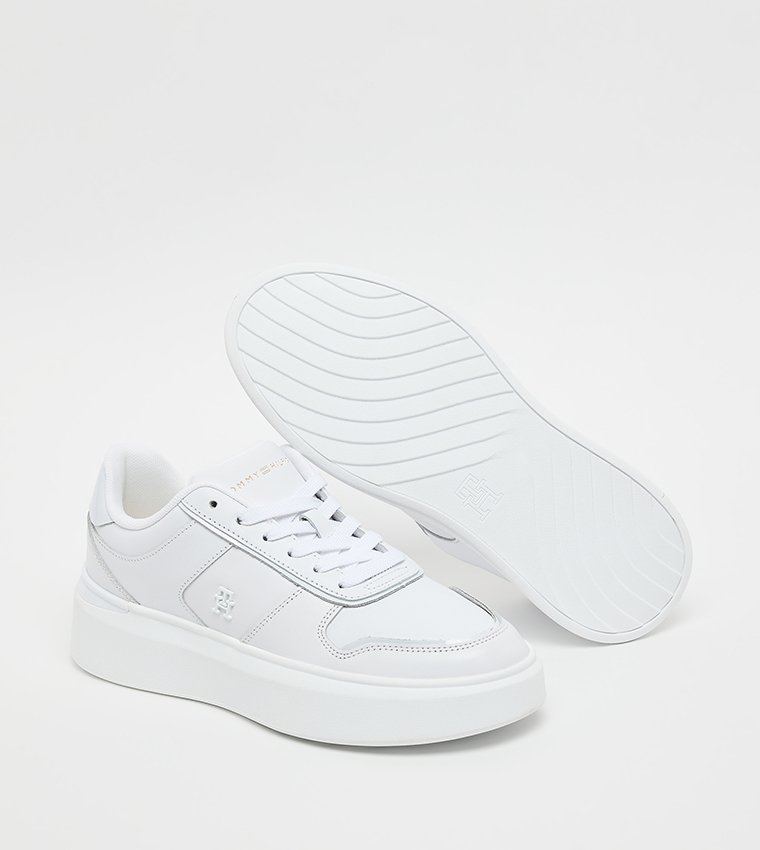 سنيكرز بلاتفورم برقبة قصيرة 