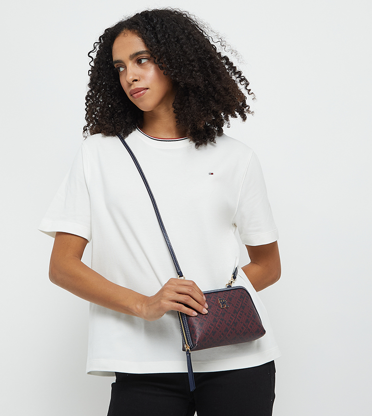 شنطة كروس بودي مونوغرام بسحاب 