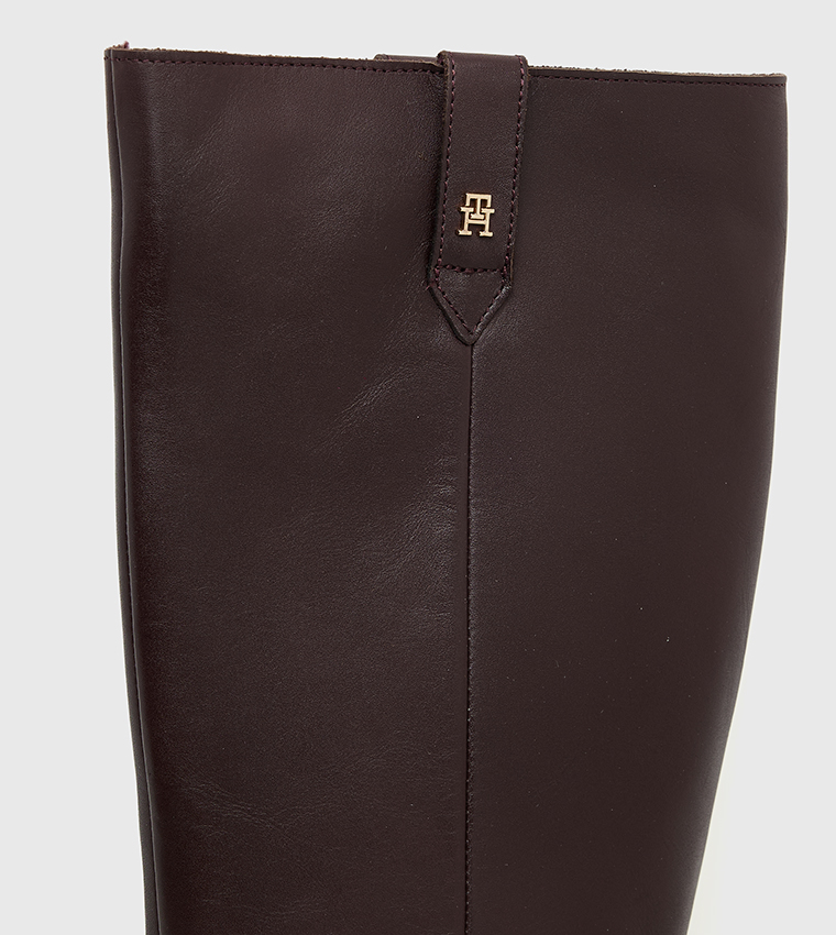 بوت بطول الركبة بكعب مربع 