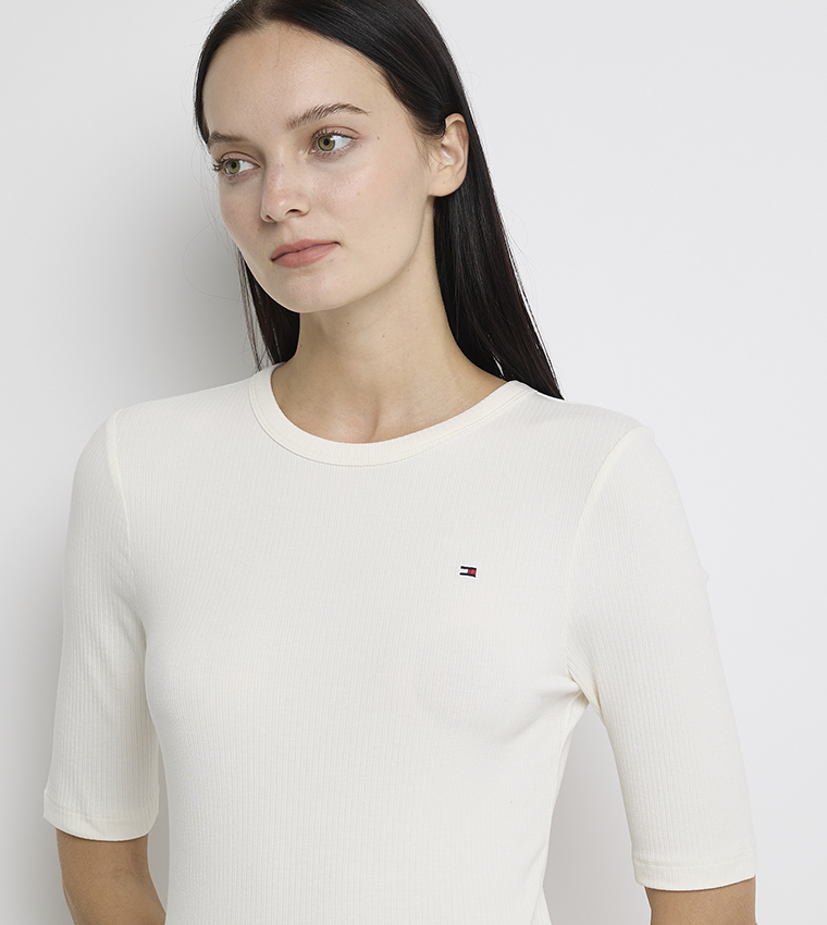 تيشيرت كاجوال بشعار وكم قصير 