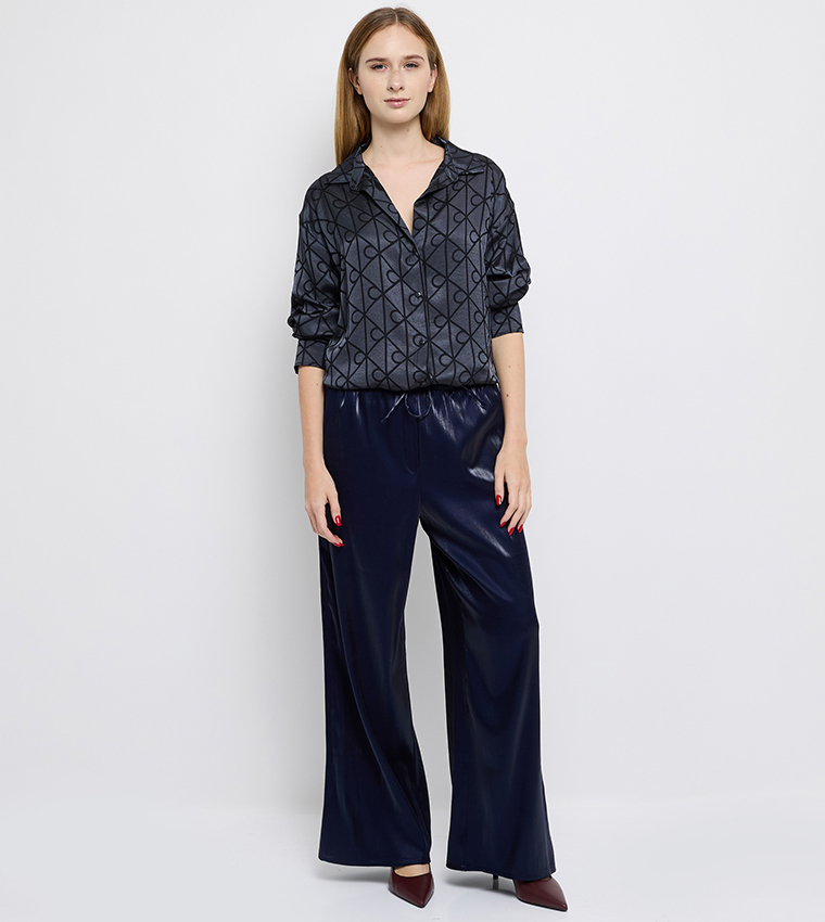 قميص بطبعة مونوغرام 