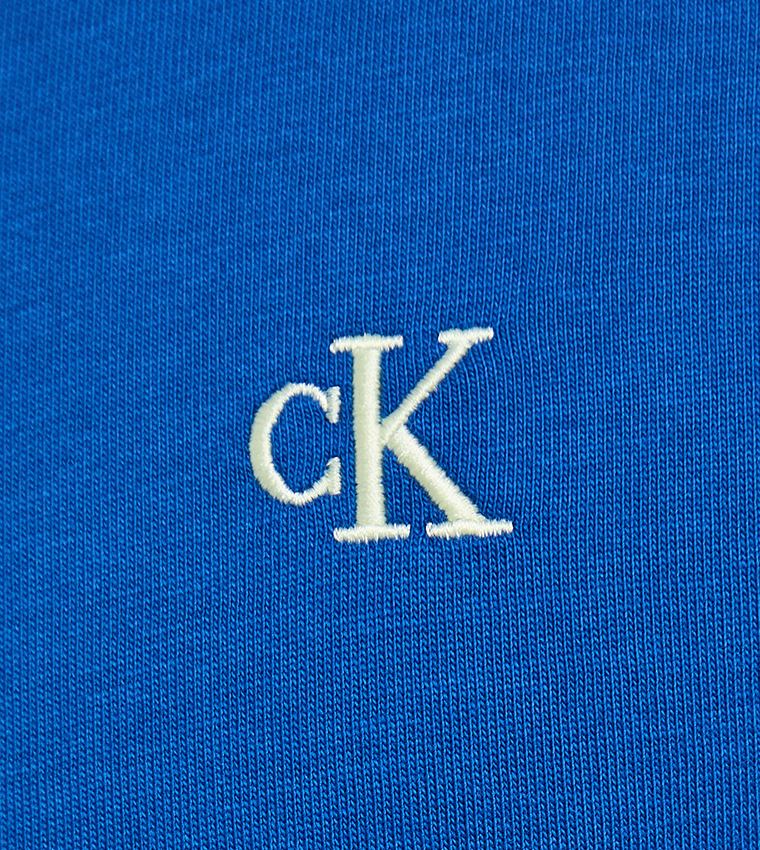 تيشيرت رجالي مونوغرام بقبة مستديرة 