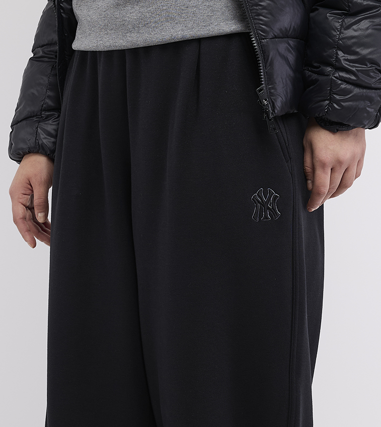 Logo Detail Elastic Waist Sweatpants