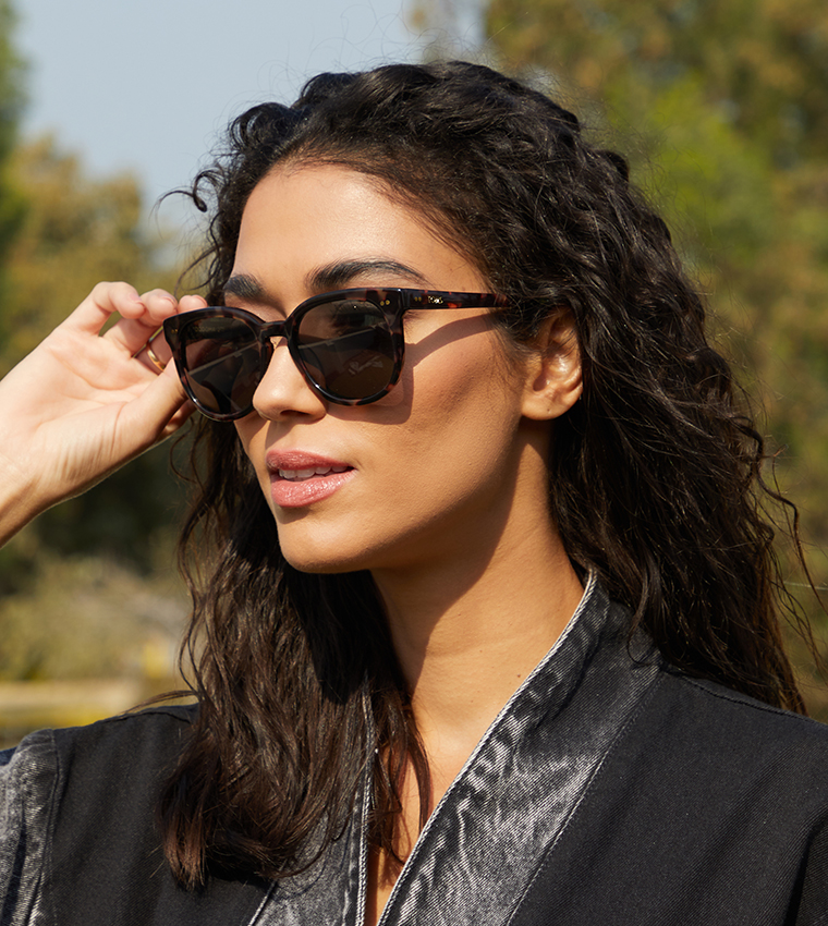 Buy Toms Dodoma 201 Retro Sunglasses In Brown | 6thstreet  display picture 3