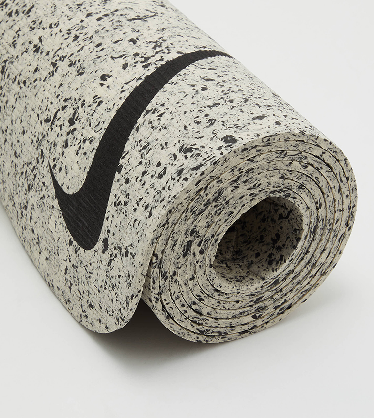 Buy Nike MOVE Patterned Yoga Mat 4 Mm In Black 6thStreet Oman