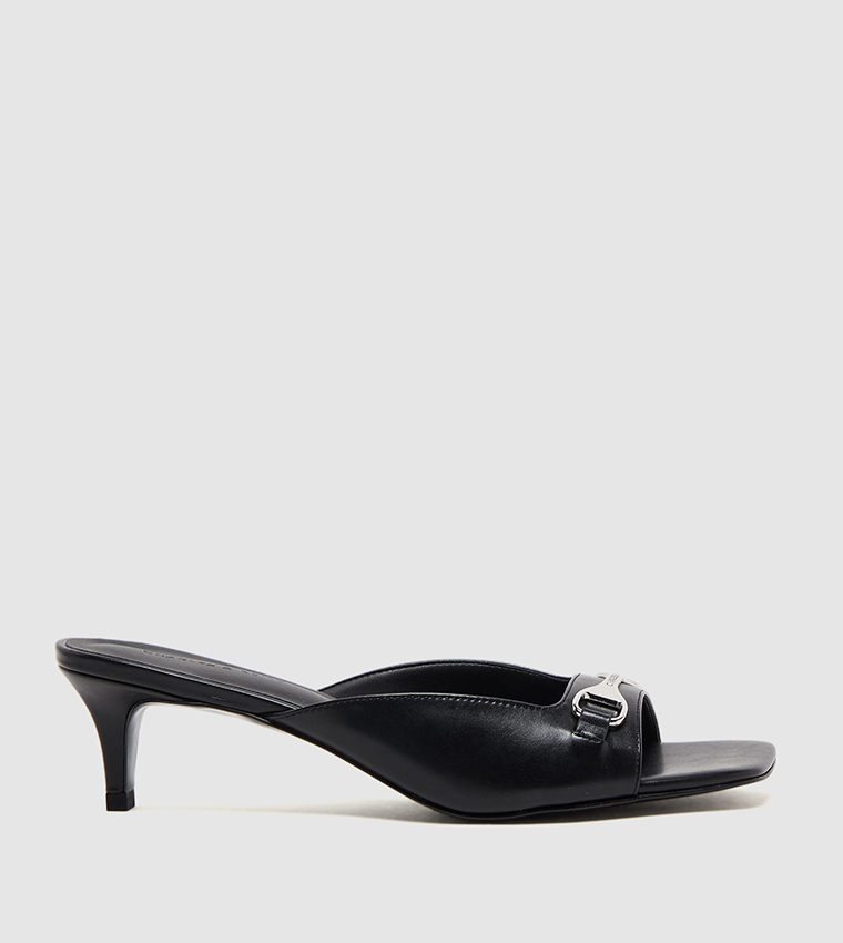 LESLIE Solid Kitten Heel Sandals