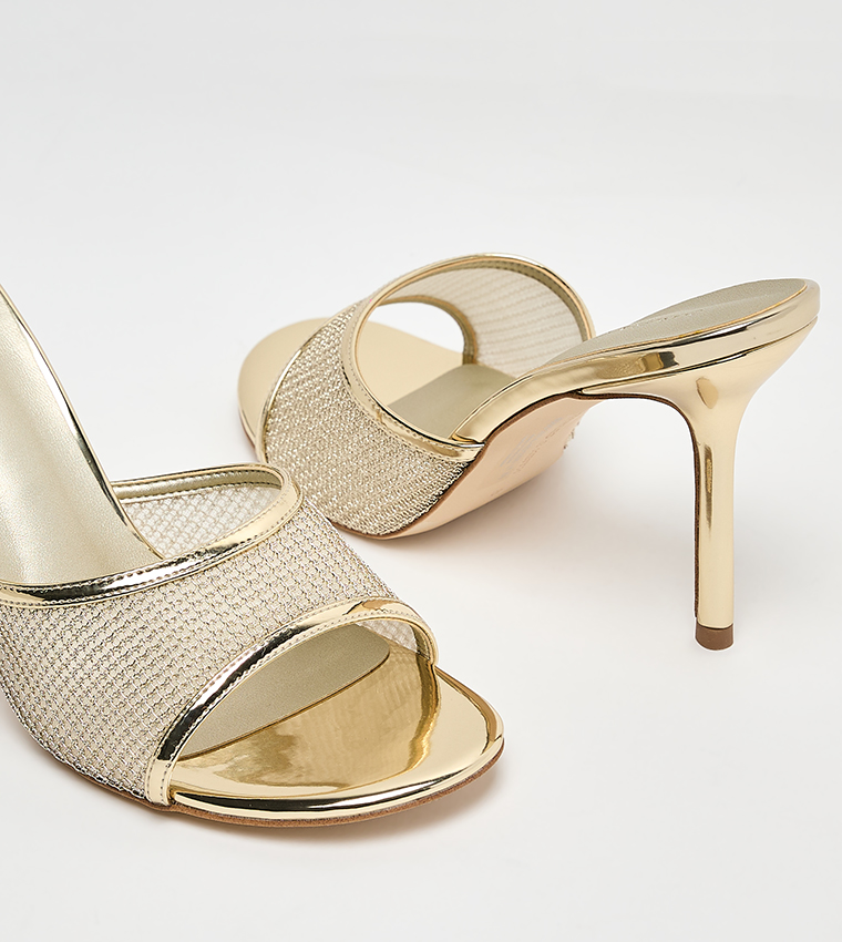 صندل بكعب رفيع بتفاصيل شبكية