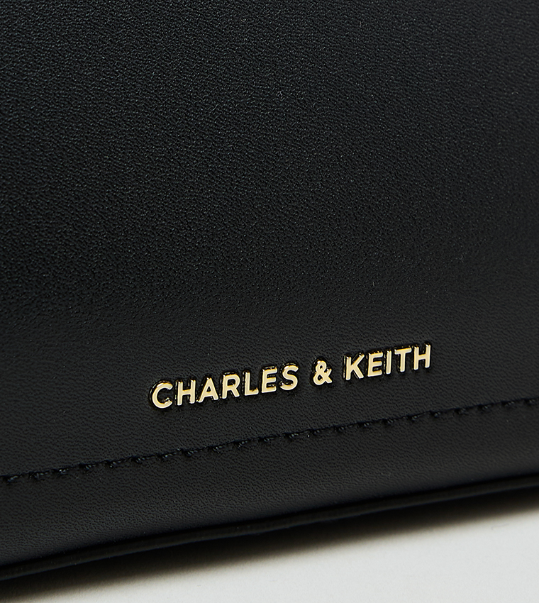 EVERLEIGH Textured Shoulder Bag