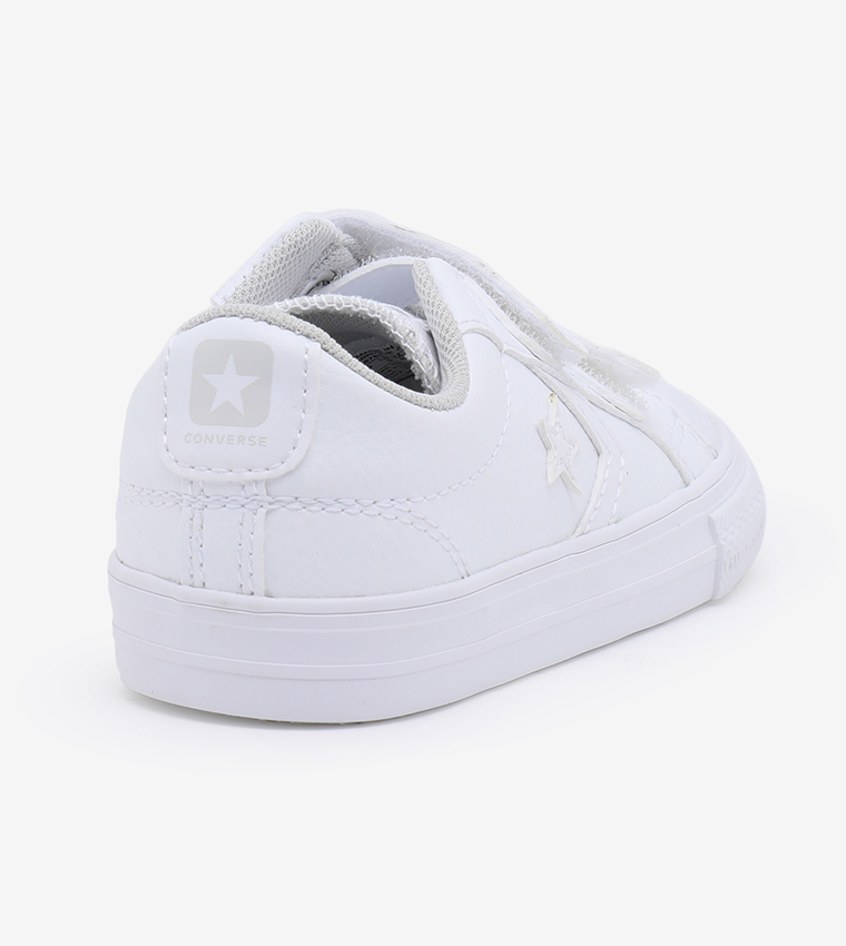 حذاء رياضي باربطة للاطفال - ابيض