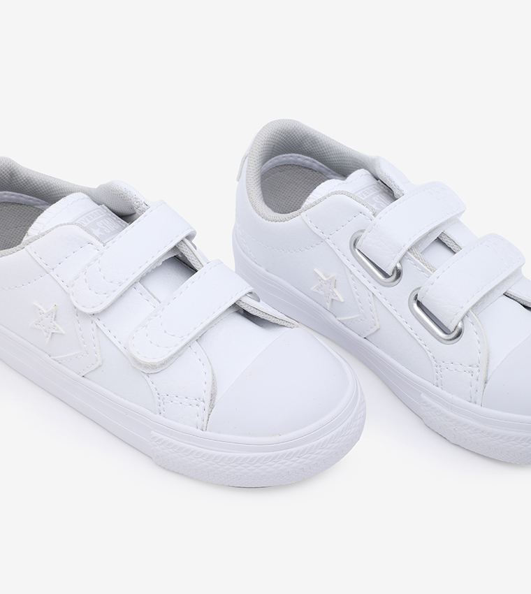 حذاء رياضي باربطة للاطفال - ابيض