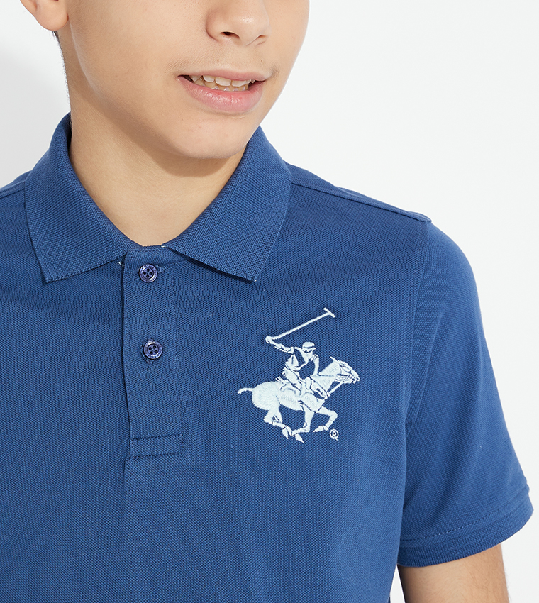 تيشيرت بولو بأكمام قصيرة مطرز بشعار الماركة