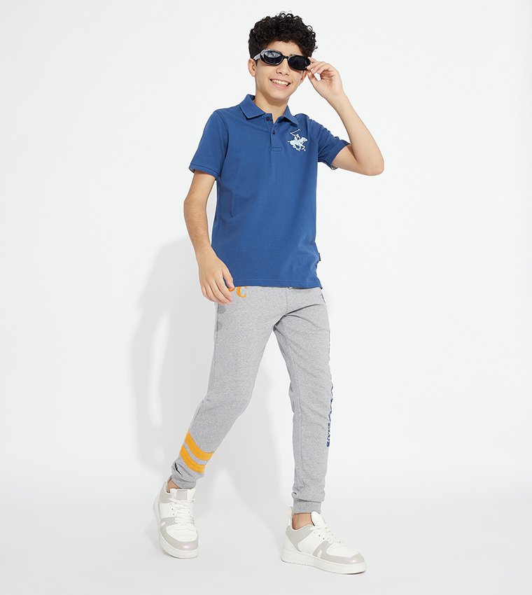 تيشيرت بولو بأكمام قصيرة مطرز بشعار الماركة