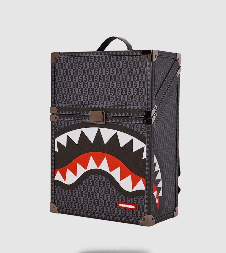 Sprayground shop camo shark