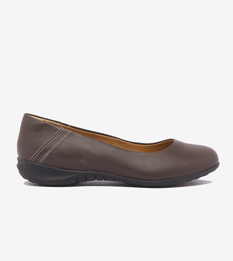 Buy Hush Puppies Eversmart Solid Round Toe Ballerinas In Brown 6thStreet Kuwait